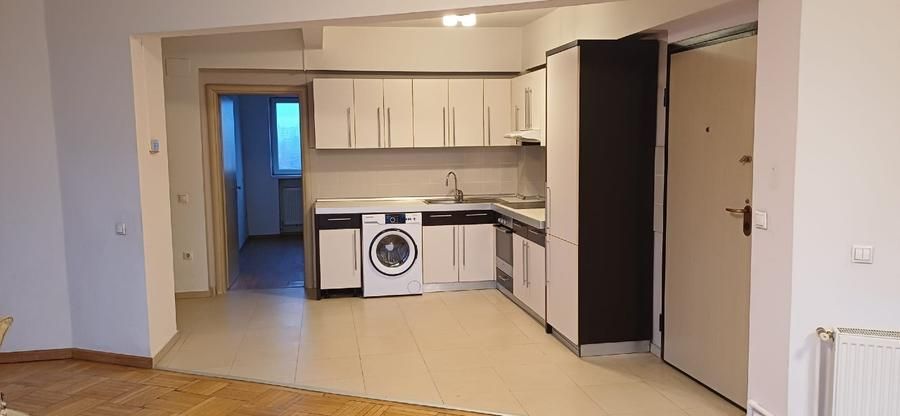 Inchiriere apartament  ultracentral 3 camere - Vedere catre Piata Constitutiei - Poză 1