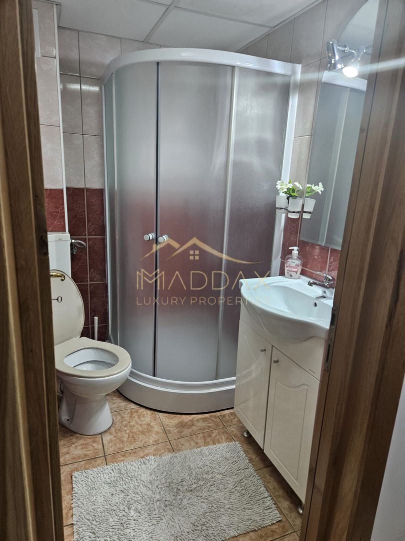 Pensiune 10 camere cu restaurant // teren 900 mp // Moieciu de Jos - Poză 36