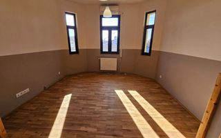 🏢 Spațiu de birouri – 5 camere, 3 băi – Etaj 1 vilă, Zona Centrală - Poză 3