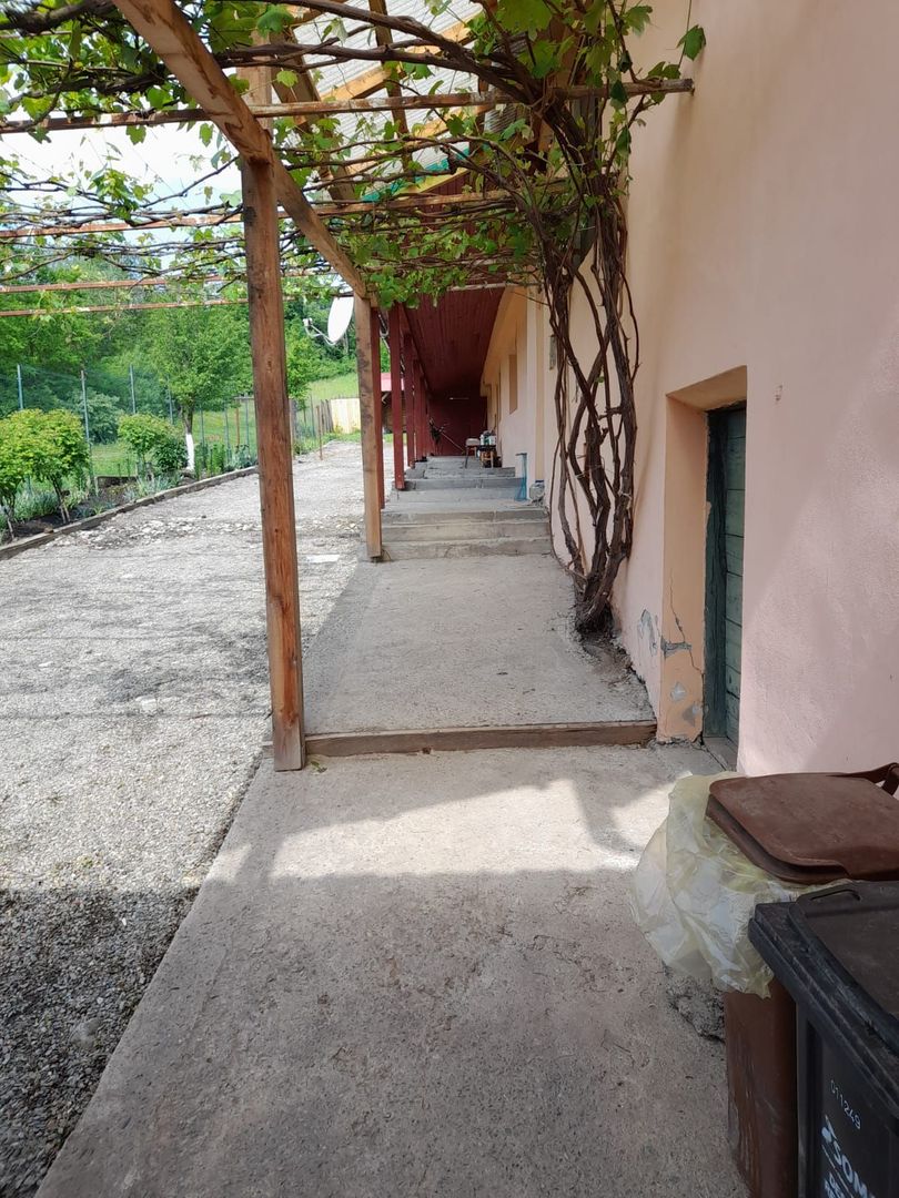 De vînzare casă cu 5 camere, sat Apoș, com. Bârghiș, jud. Sibiu - Poză 4