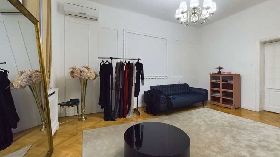 Apartament Central Renovat – Spațiu Generos la Piața Unirii - Poză 3