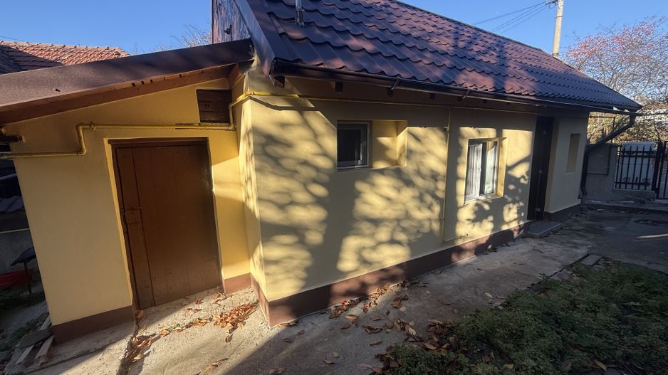 2 corpuri de Casă renovate + teren 125 mp Campina - Poză 26