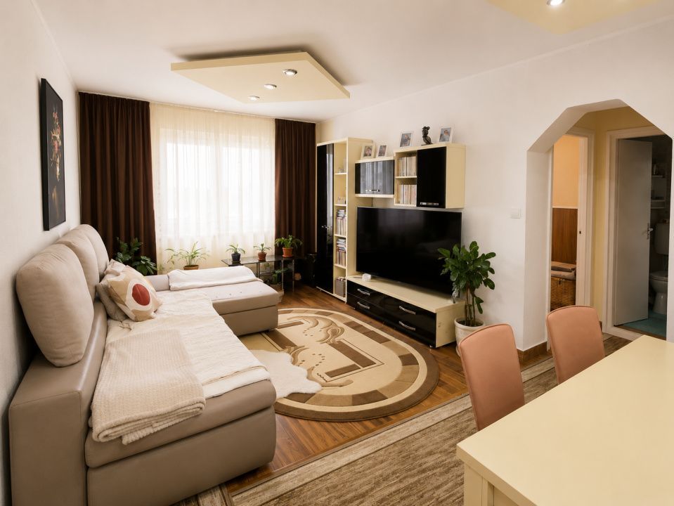 De vânzare apartament 3 camere Arinului - Poză 1