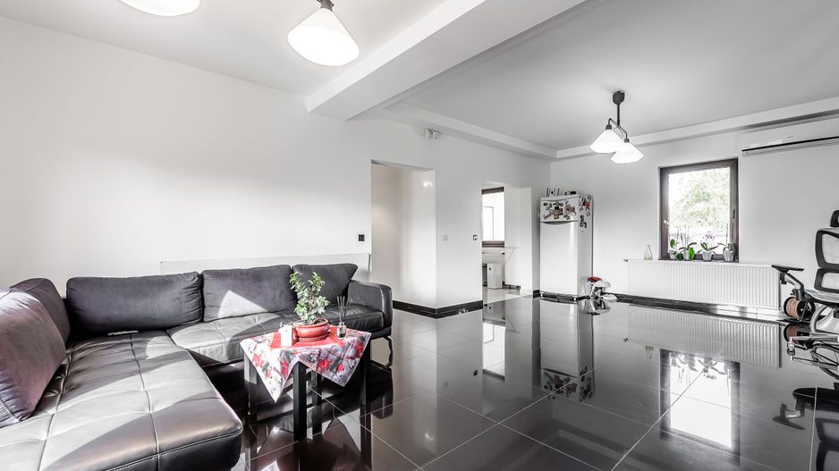 Vilă nouă independentă energetic și 1117 mp teren - Poză 6