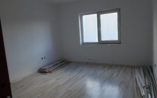 Apartament cu 3 camere de vânzare în Florești, zona Primăriei. - Poză 1