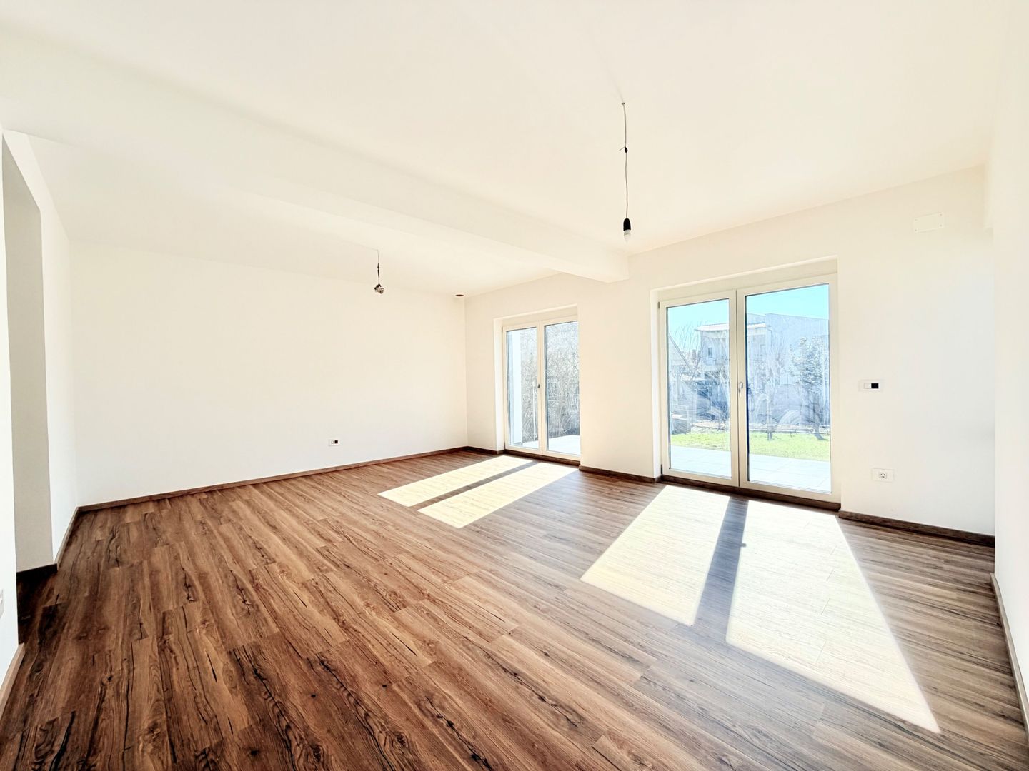 Casa parter prima închiriere – liniste si acces rapid spre centru - Poză 2