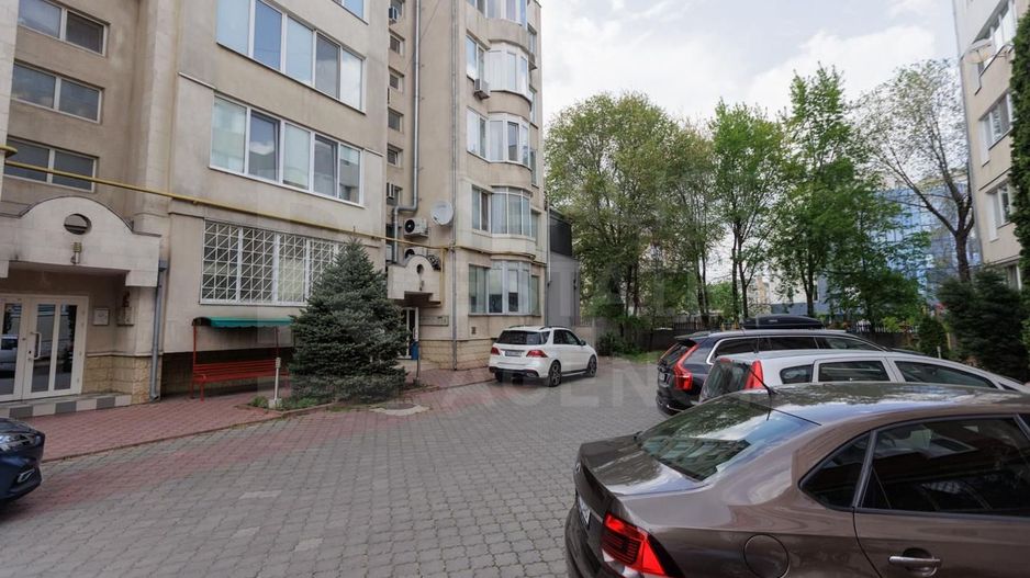 Vânzare, 3 dormitoare + living, str. Vasile Alexandri, Centru - Poză 2