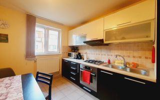 Apartament cu 3 camere de vanzare, Cetate - Poză 4