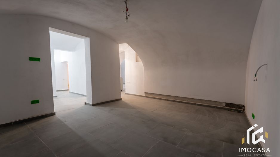 De vanzare Cladire bloc Istoric Central Arad D+P+E+M curte proprie - Poză 23