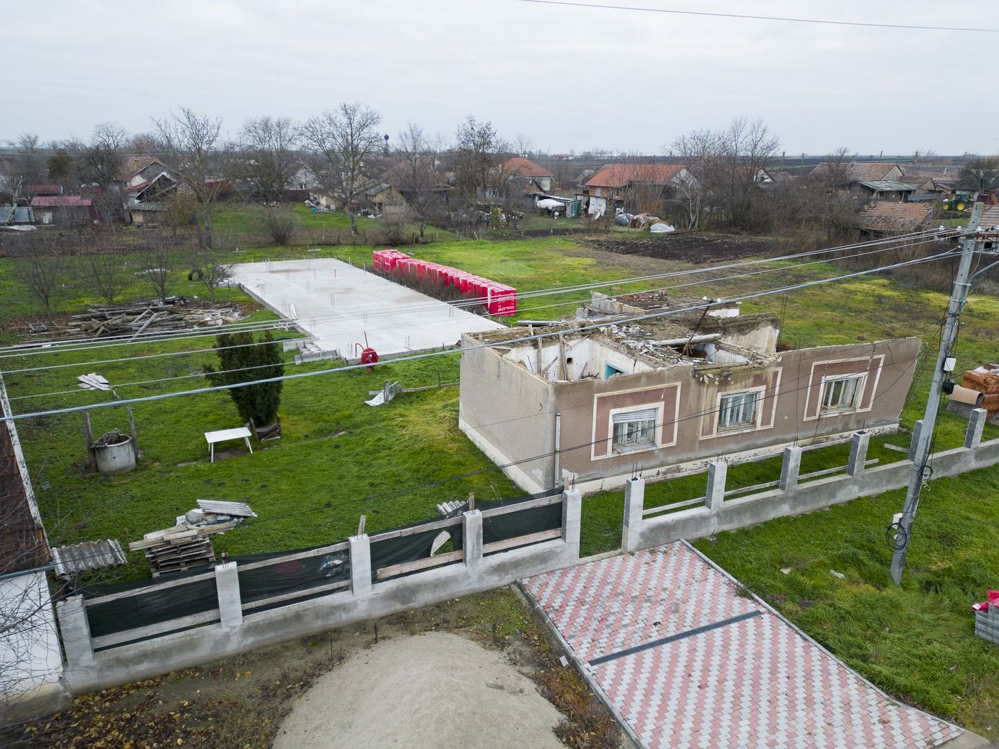 Teren intravilan cu fundatie inceputa si materiale - Poză 5