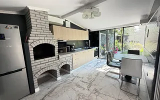 Casa P+1+M cu teren de 650 mp, piscina si curte complet amenajata - Poză 12