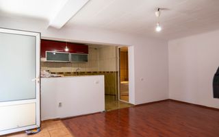 Casă de vânzare – 181 mp, 3 apartamente, 9 camere – București - Poză 2