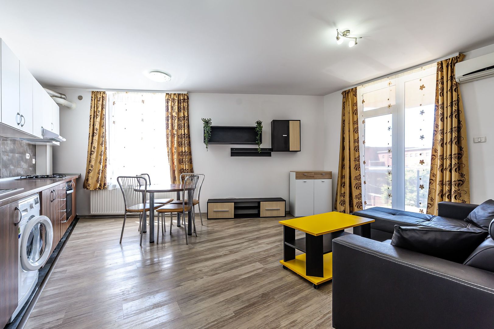 Apartament cochet cu 2 camere Via Romana, etajul 1,  renovat complet. - Poză 1