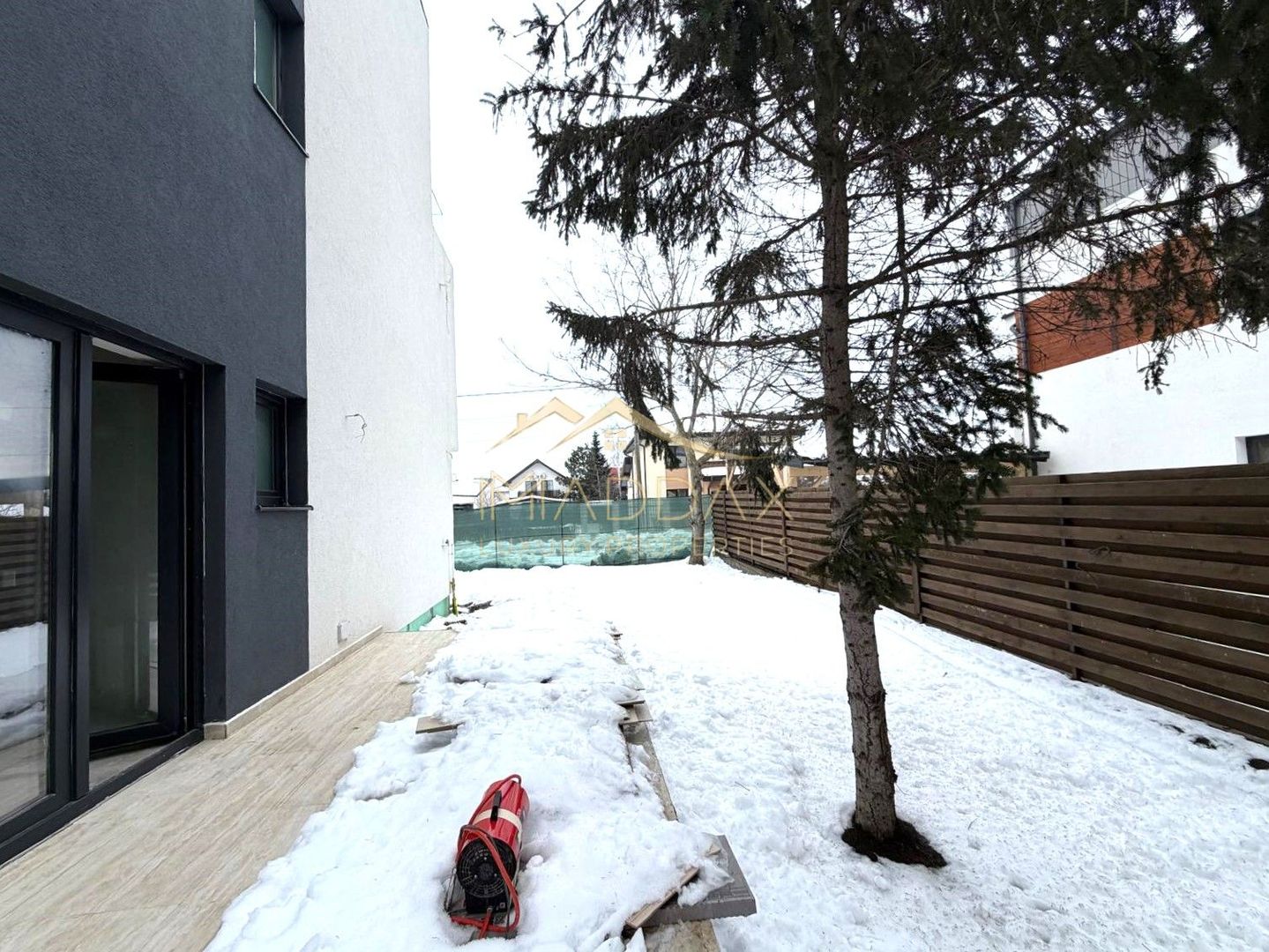 Vila moderna 6 camere // 190mp // teren 300mp // Tunari - Poză 28