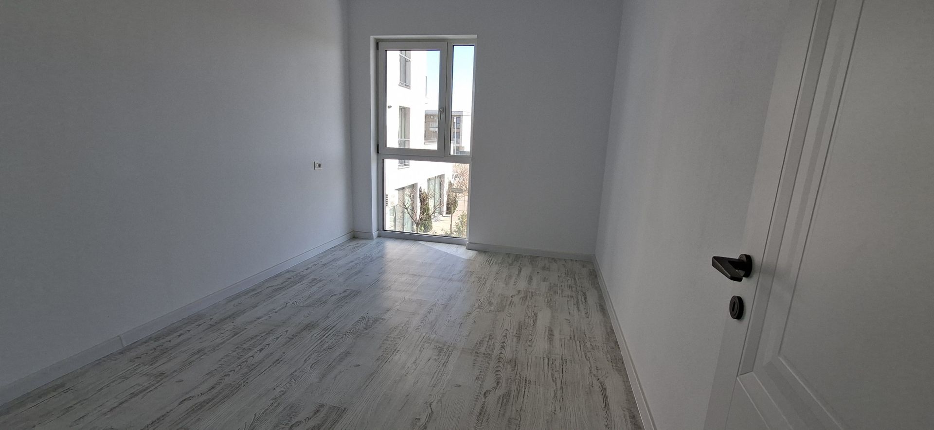 Apartament cu 3 camere si un loc de parcare - Poză 12