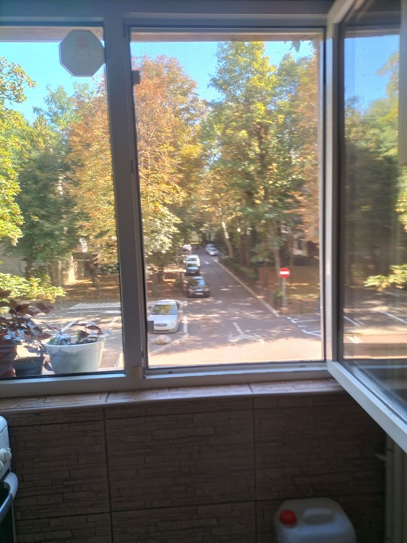 Apartament 3 camere, Bld. Obregia. Etaj 1. Loc parcare. - Poză 1