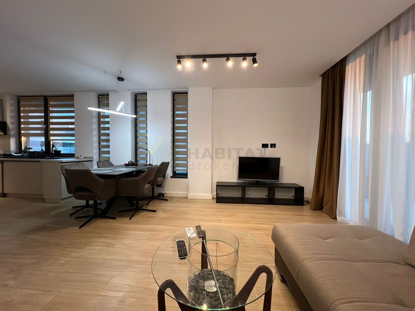 The Class Villas 1 – Vilă modernă de închiriat în Tunari - Poză 5