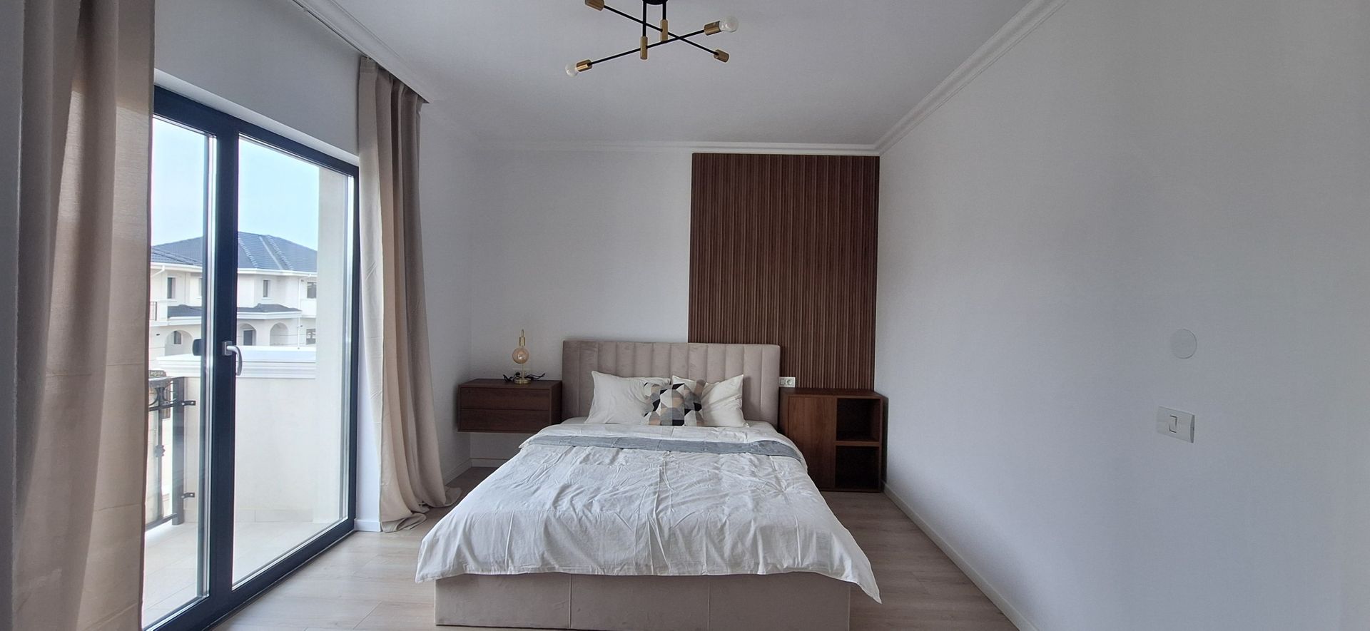 Duplex frumos cu arhitectura mediteraneana - Poză 16