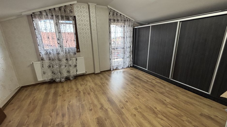 Casa 5 camere cu teren GENEROS si CARPORT - Cartierul Arhitectilor - Poză 10