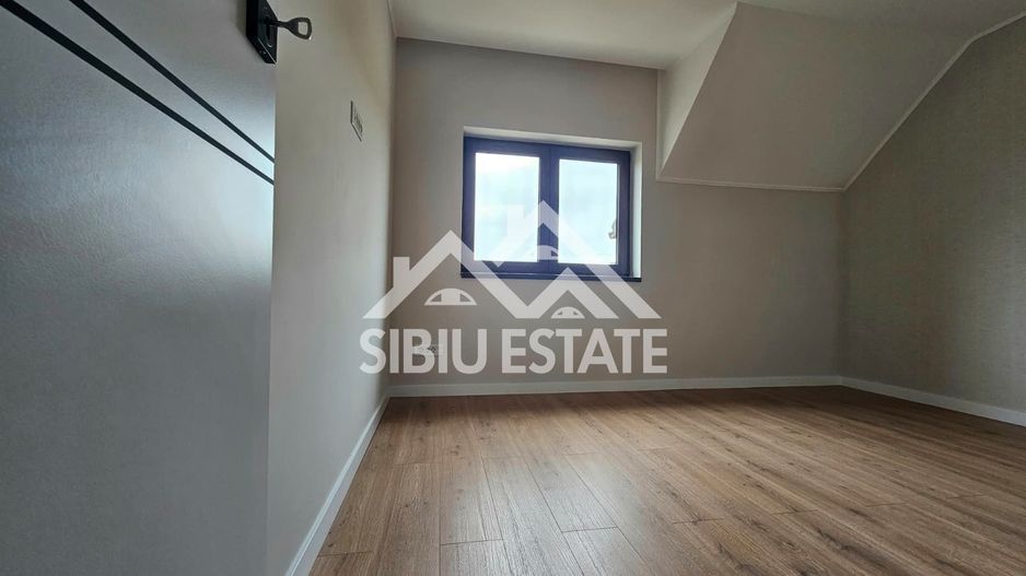 Casa noua amenajata, gata de mutare - Poză 12