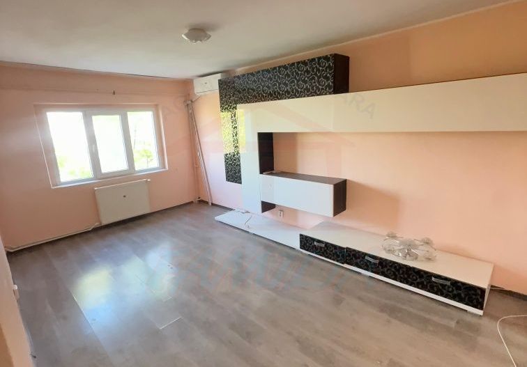 Vanzare apartament 3 camere, Micro 16, 57 mp, 60.000 EURO - Poză 1