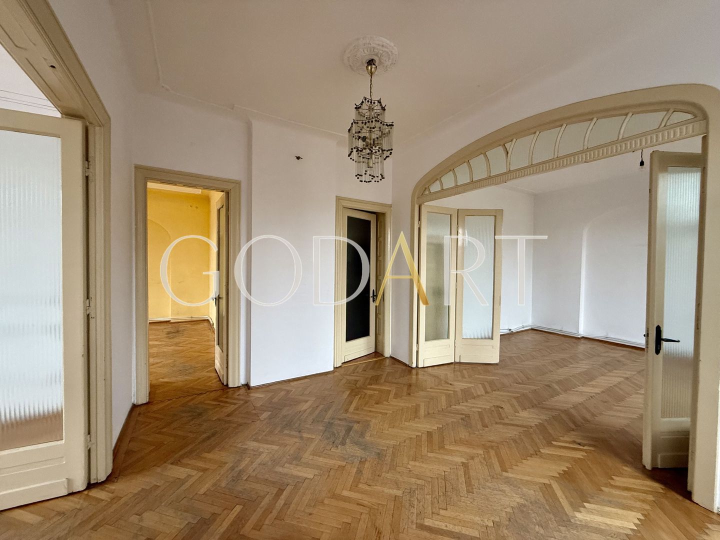 Apartament in vila interbelica | singur pe etaj - Poză 2