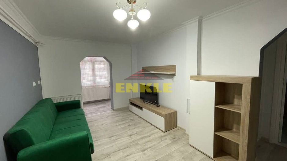 De închiriat apartament cu 3 camere, zona Piața Mare - Poză 3