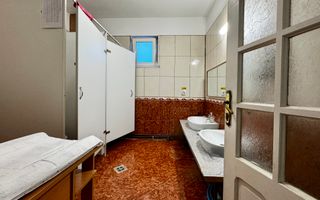 Casa spațioasă, cu spațiu comercial, locuri de parcare - Aradului Vest - Poză 6