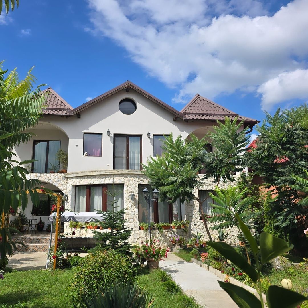 Casa de Închiriat - Poză 1