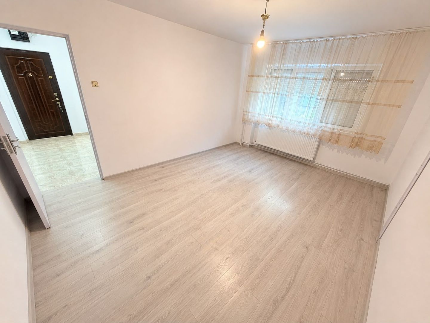 APARTAMENT CU 2 CAMERE ZONA GARII - Poză 3