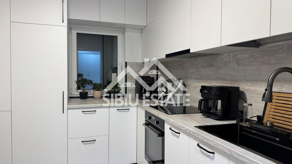 Apartament 3 camere 2 bai, pivita recent renovat-in Sibiu M.Viteazul - Poză 12