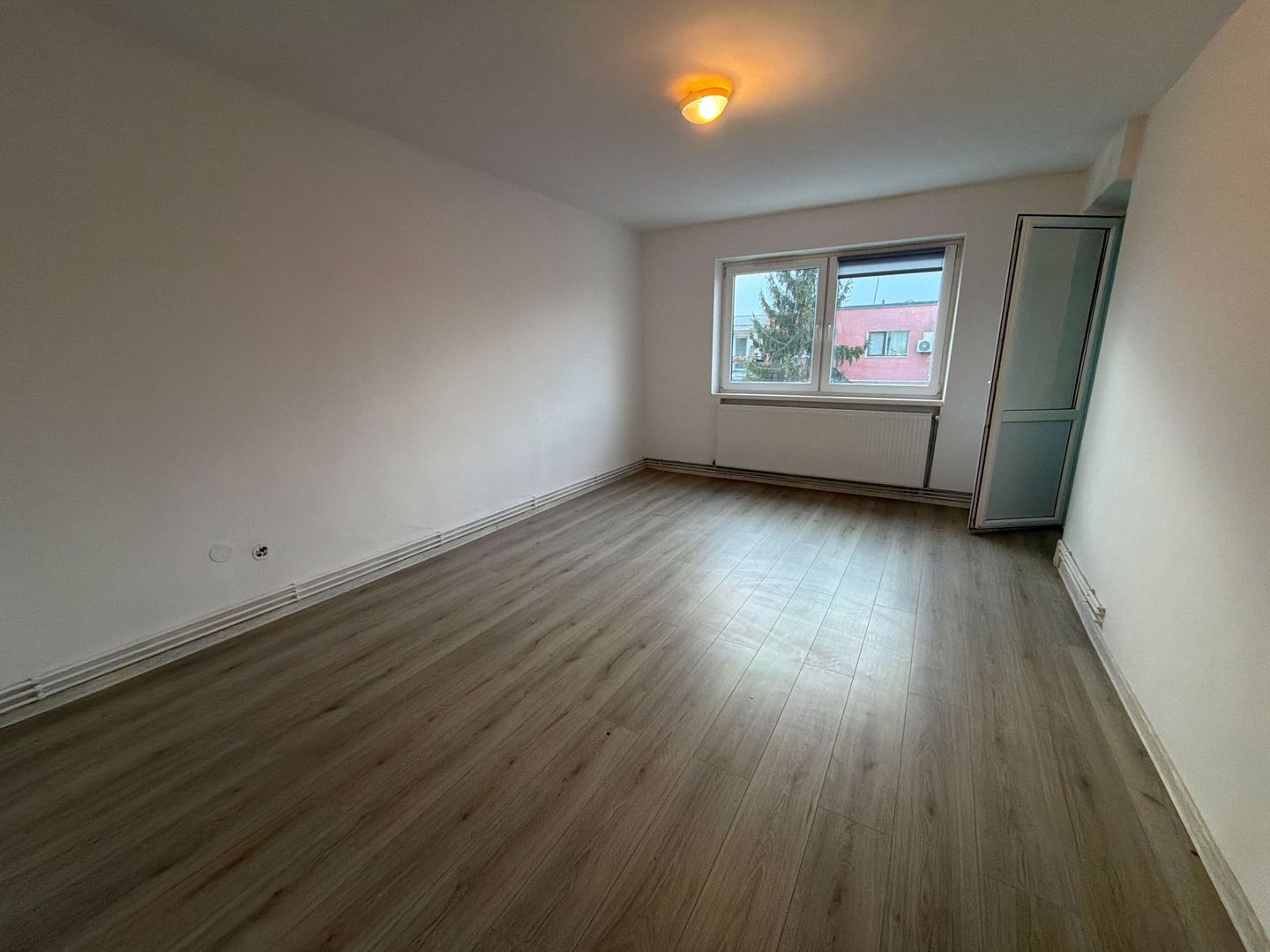 Garsonieră decomandată zona lenin 30 MP str sporturilor - Poză 1
