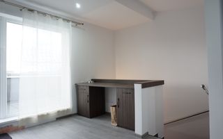 Apartament pe 3 niveluri, terasa, curte si 2 locuri parcare - Poză 2