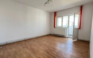 Apartament 4 camere, decomandat – Zona de Jos