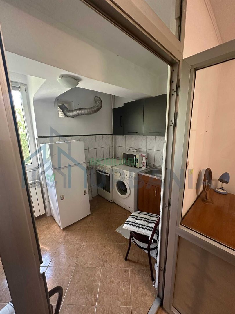 Garsonieră de închiriat în cartierul Alexandru cel Bun, zona Rond la Țigarete - Poză 2