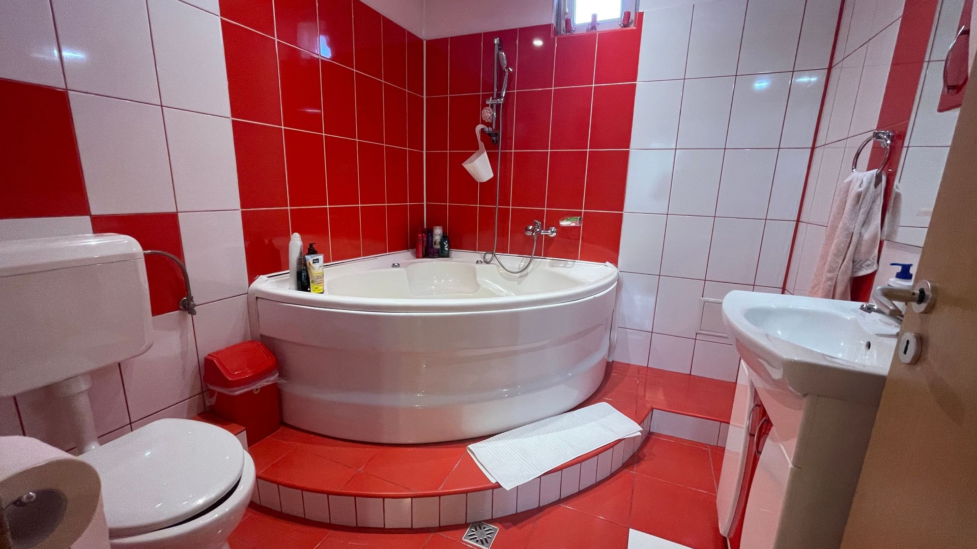 Casa individuala P+M,spatioasa in zona Mircea Cel Batran - Poză 22