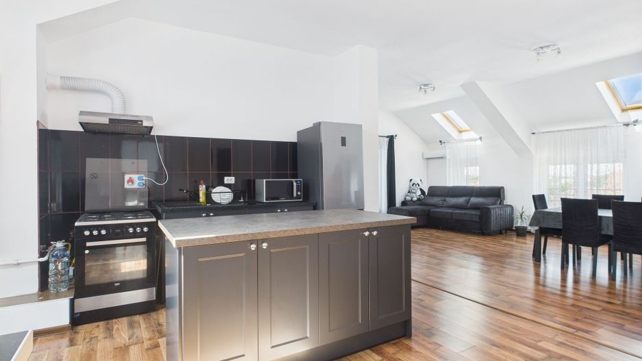 Apartament deosebit cu 3 camere , zona Fratelia - Poză 2