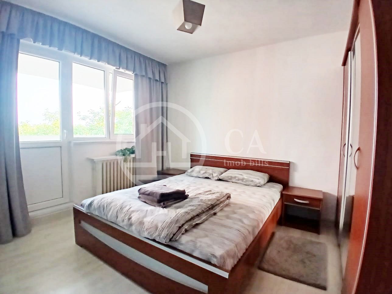 Apartament de vânzare cu 3 camere în zona Rogerius, Oradea - Poză 3