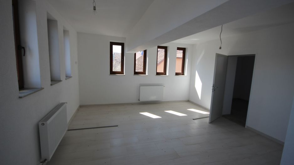 Spațiu de birouri/comercial de închiriat- PERIAM - Poză 7