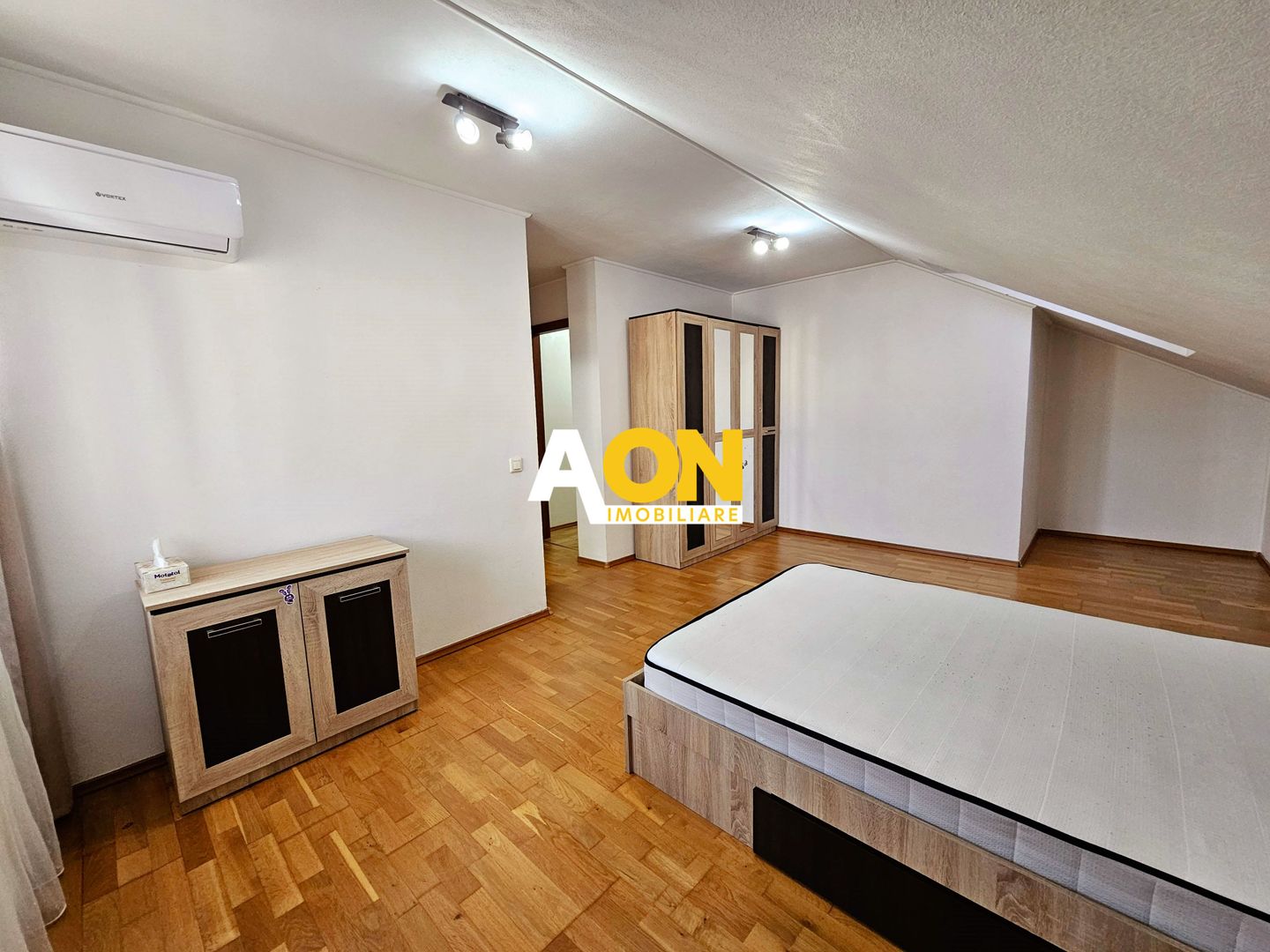 Apartament 4 camere, 3 bai, 137 mp utili, cu garaj, Cetate, zona Piata - Poză 16