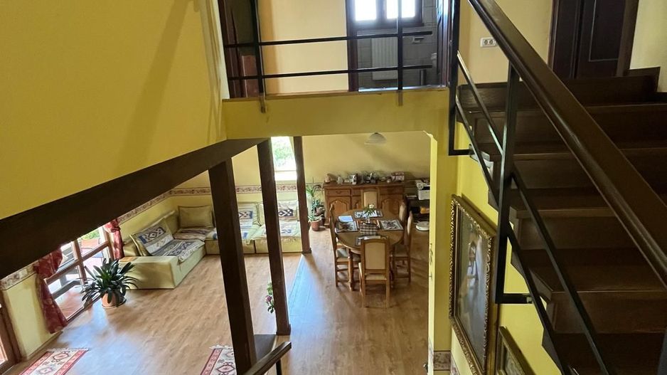 Casă elegantă, spațioasă, ideală pentru familie – Sanmihaiu Roman - Poză 11