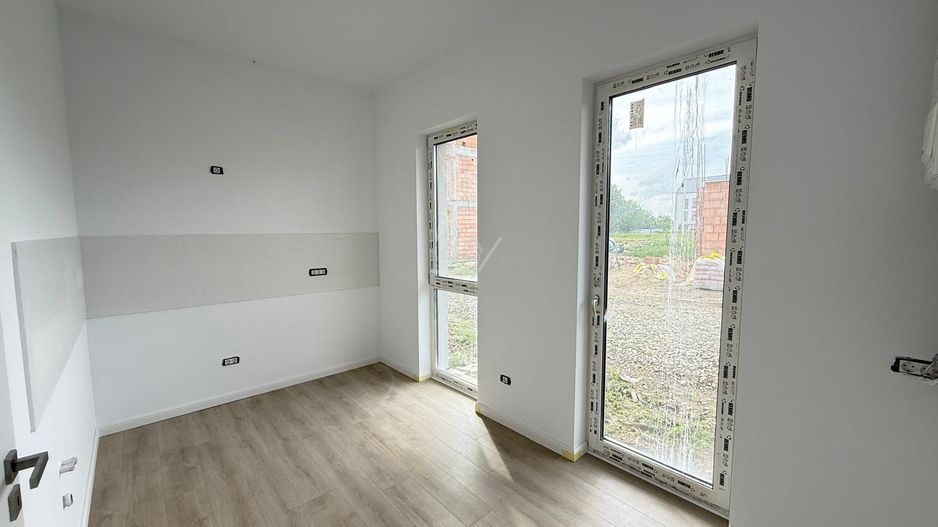 Bloc finalizat. Gradina proprie 52 mp. Decomandat. Loc de parcare. - Poză 4