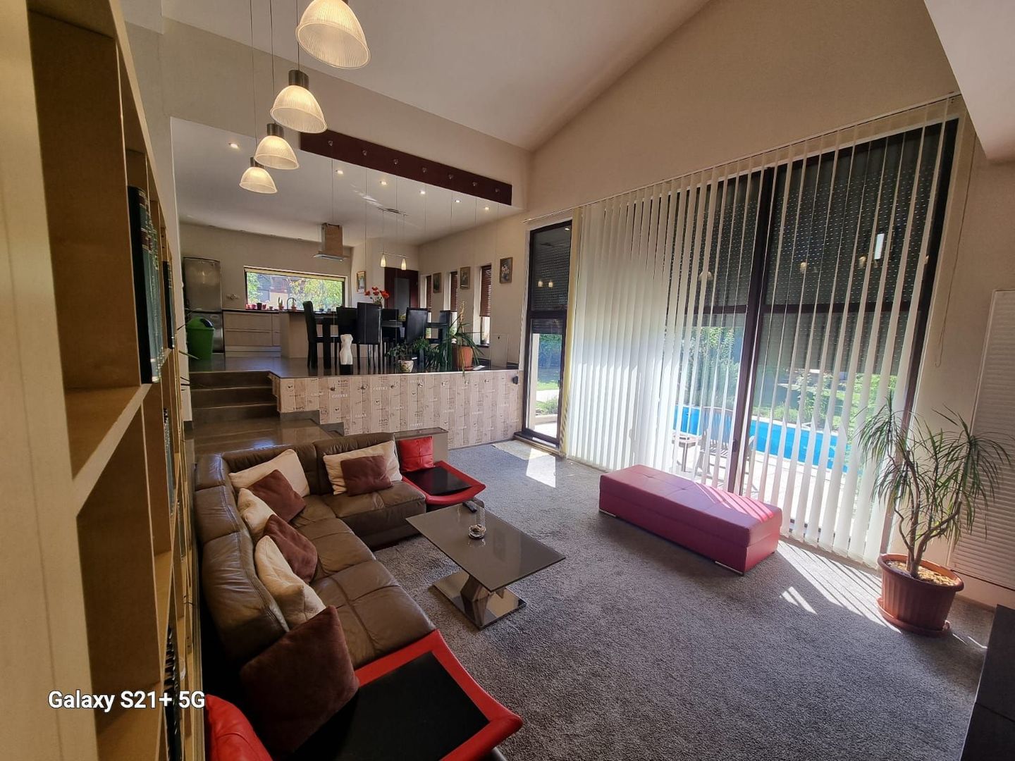 Vilă cu 4 camere de închiriat în zona Braytim cu piscina - Poză 5