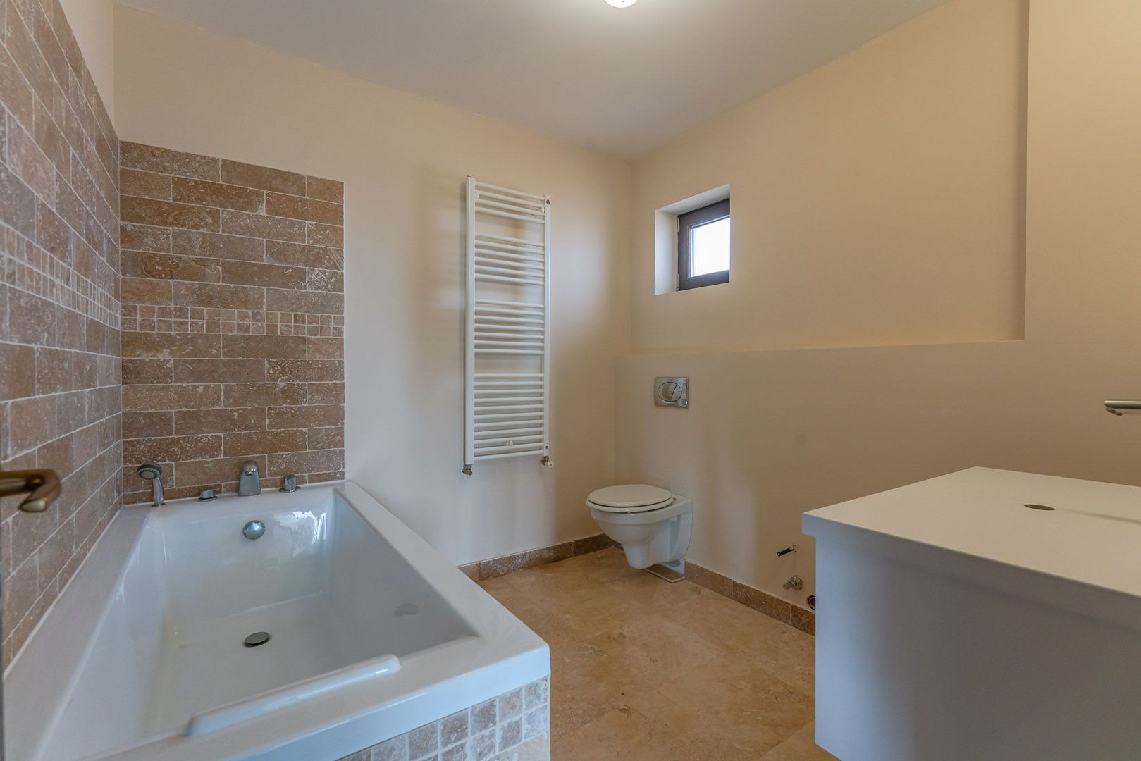 Casa individuala formata din living si 4 dormitoare in Halchiu - Poză 15