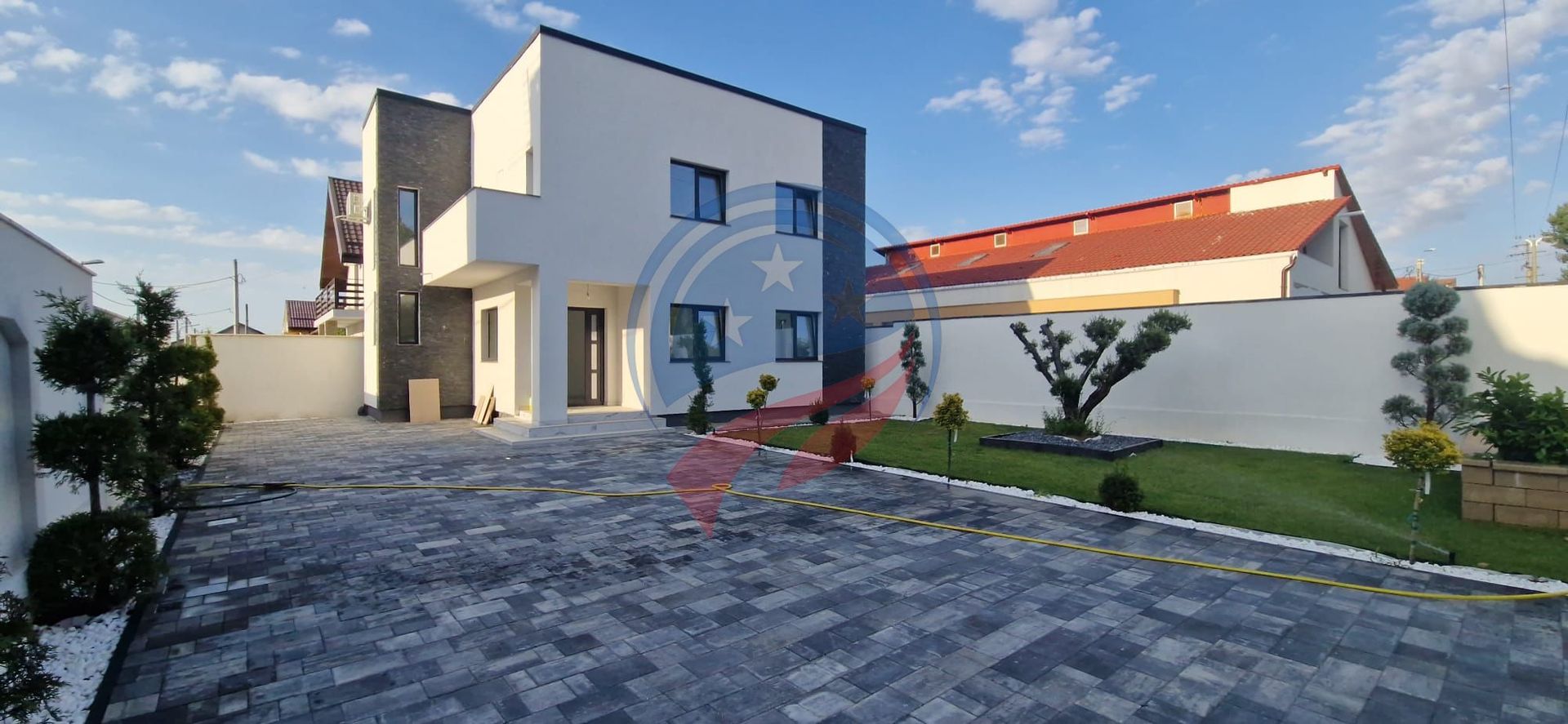 Casă modernă de lux – 4 camere, teren 373 mp, curte amenajată - Poză 15