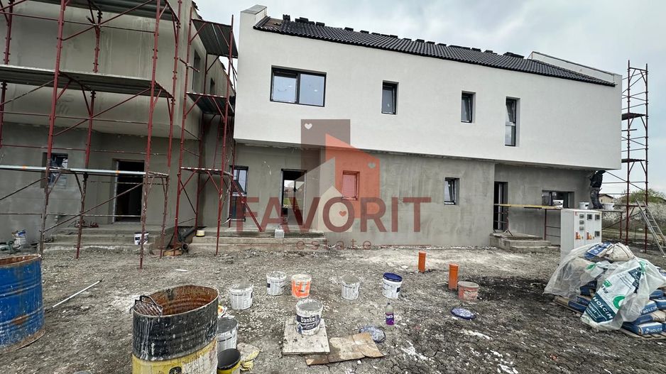 Triplex in Sacalaz |  Finisaje premium | 3 camere | Asfalt | 2 terase - Poză 1