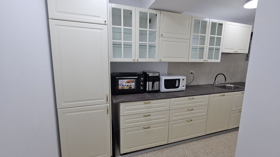 Apartament 3 camere in spatele bisericii Bazilescu - Poză 1