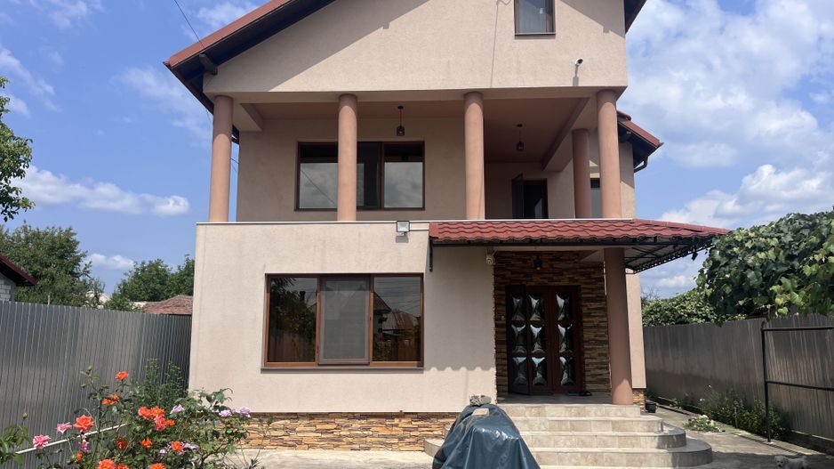 Casa de vânzare în Vulcana Pandele, la o distanță mica de oraș! - Poză 2