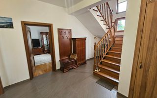 Casă deosebită, cu 5 camere, cu teren de 1132 mp – Cisnădioara - Poză 14