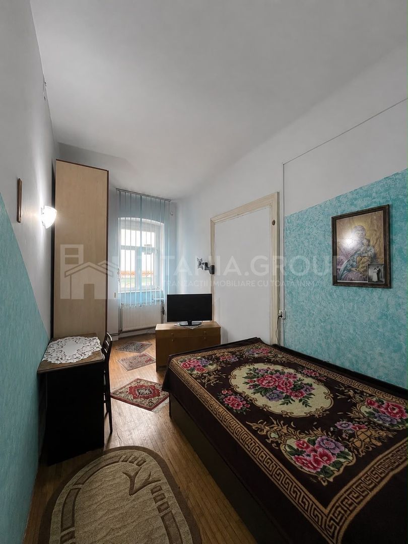 Apartament 3 camere, curte comună, Centrul Istoric Schei - Poză 2